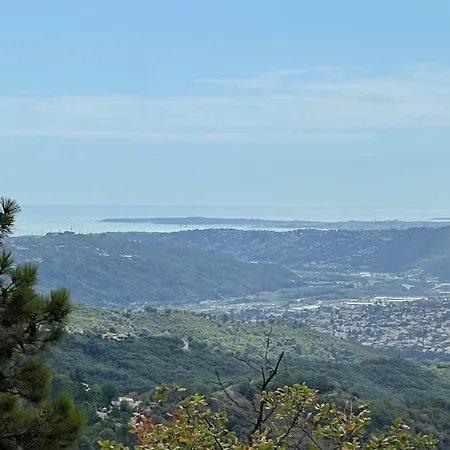 Rez De Jardin, Entre Et Montagne