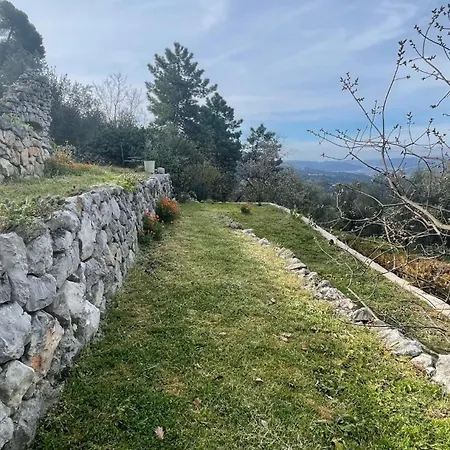 Rez De Jardin, Entre Et Montagne Apartment *