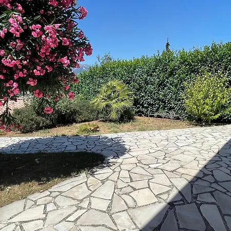 Rez De Jardin, Entre Et Montagne *